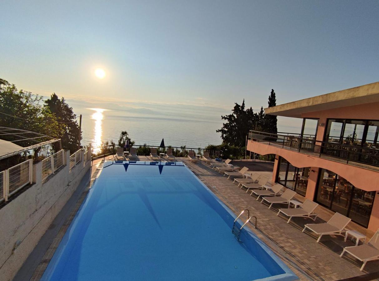 Siora Leni Benitses (Corfu)